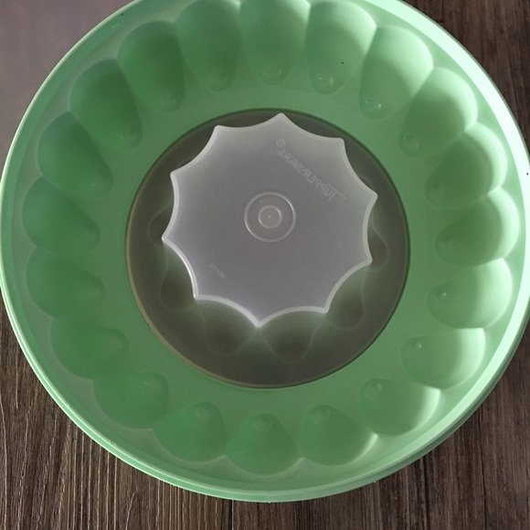 Jello Mold - light Green w-clear lid-Tupperware - Picture 5 of 10